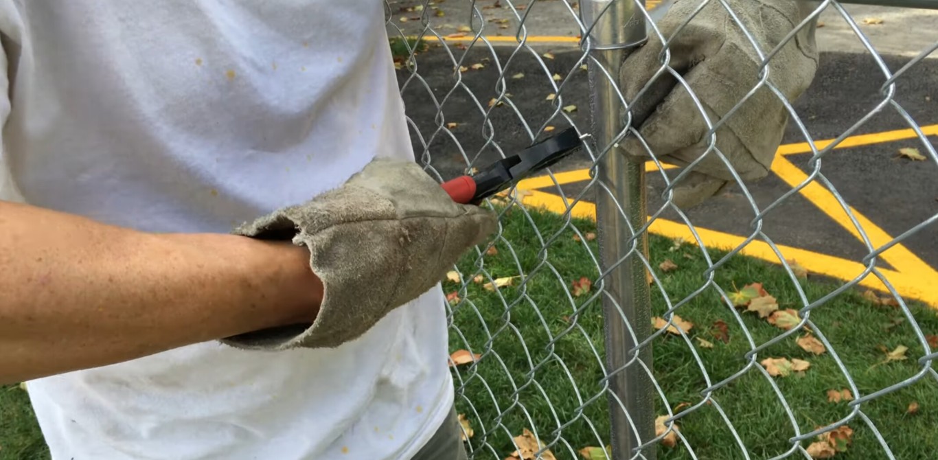 Chain-link fence repair service in Carson, CA